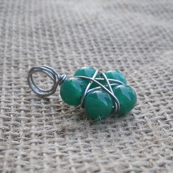 Handmade Faux Jade Beads Star Flower Pentacle Pendant - Picture 5 of 7